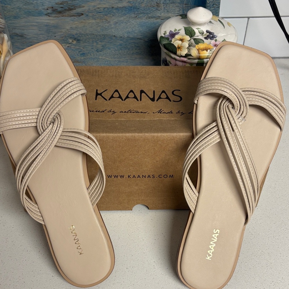Kaanas Women's Cream Knotted Sandals